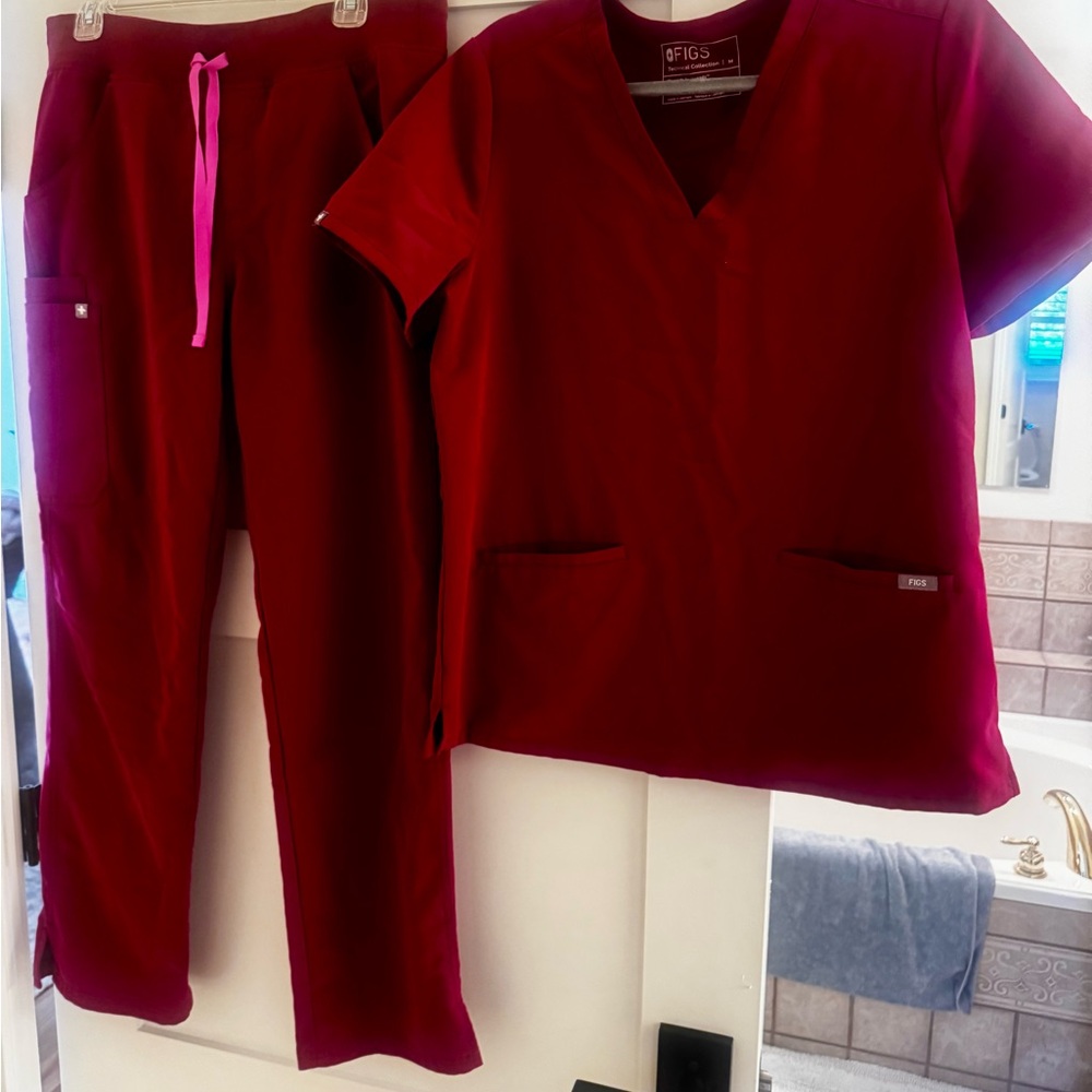 Women’s Figs Burgundy V-Neck Top and pants Technical collection
